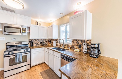 Nob Hill Casa | The 444 In Nob Hill - 3B/ 2B | 3 Bed, 2 Bath