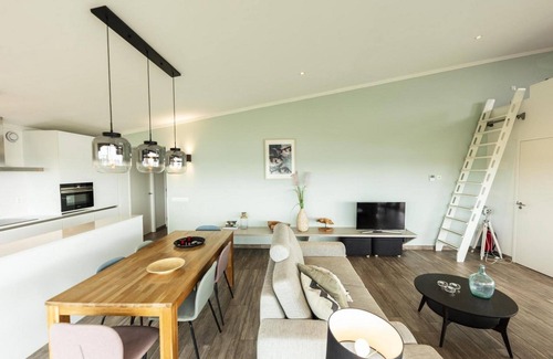 Ouddorp Casa | The 6-person Villa Comfort features a comfortable and stylishly furnished interior, views over the water, perfect for dogs and children.