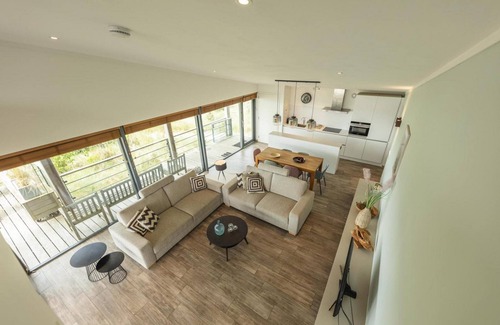 Ouddorp Casa | The 6-person Villa Comfort features a comfortable and stylishly furnished interior, views over the water, perfect for dogs and children.