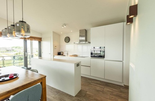 Ouddorp Casa | The 6-person Villa Comfort features a comfortable and stylishly furnished interior, views over the water, perfect for dogs and children.