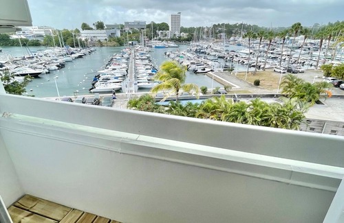 Pointe-a-Pitre Apartamento | The "61" MARINA ROOFTOP Superb Marina view / equipped with a WATER TANK