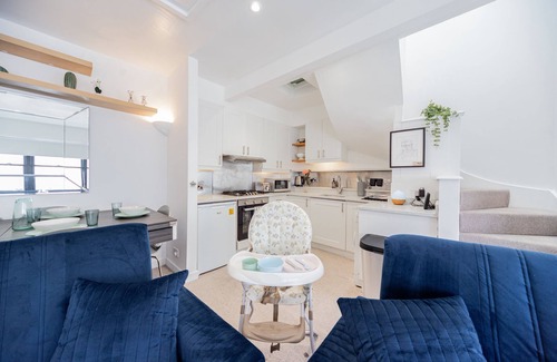 Kensal Green Casa | The 8 ball getaway
