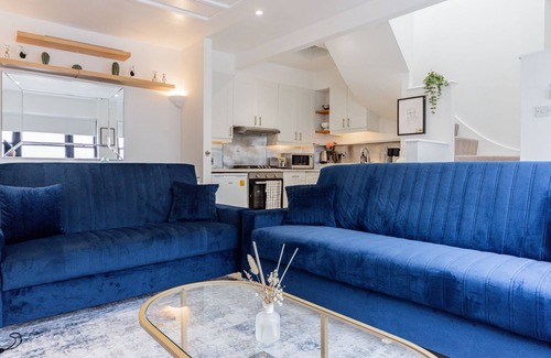 Kensal Green Casa | The 8 ball getaway
