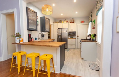 Michigan City Casa | The 8th Street ART House. Relax and be inspired!