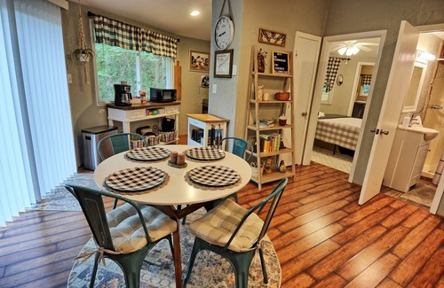 Mill Ridge Cabaña | The Acorn House-Open for Bookings! Great Location, Seeps 6