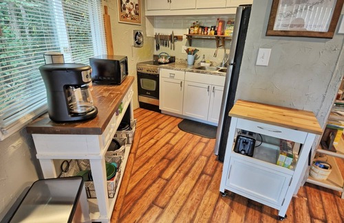 Mill Ridge Cabaña | The Acorn House-Open for Bookings! Great Location, Seeps 6