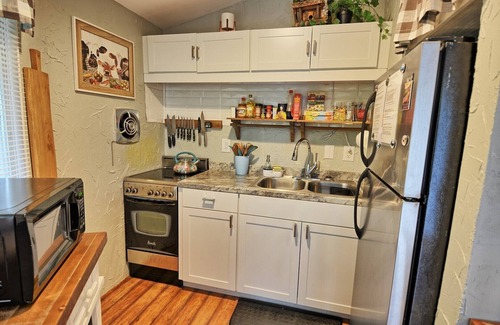 Mill Ridge Cabaña | The Acorn House-Open for Bookings! Great Location, Seeps 6