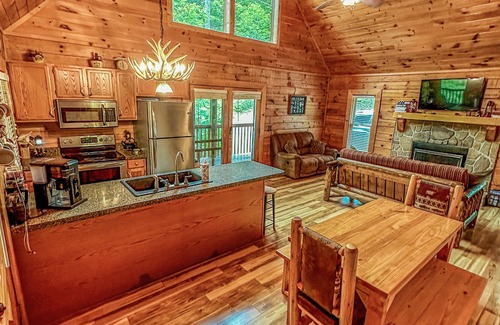 Sevierville Cabina | The Adaha Cabin rustic&cozy at Douglas Lake