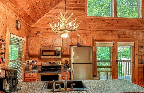 Sevierville Cabina | The Adaha Cabin rustic&cozy at Douglas Lake