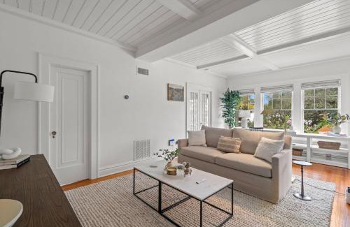 Hyde Park Apartamento | The Adaline Room #8 - Beautiful Hyde Park Apt, 2nd Floor, Steps to Bayshore