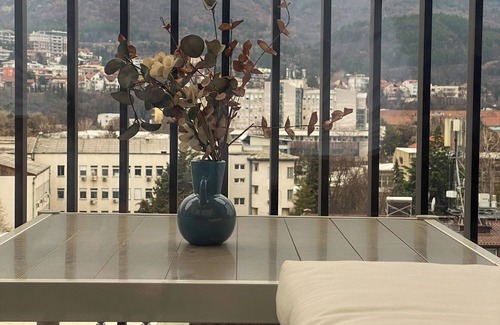 Centar Apartamento | The Address Central Luxury New Apartment, Parking, Workstation, & Ps5