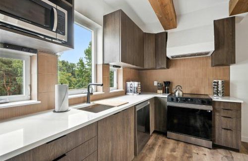 Kerns Casa | The Adelynn 5BR - Sleek - Spacious - Walkable