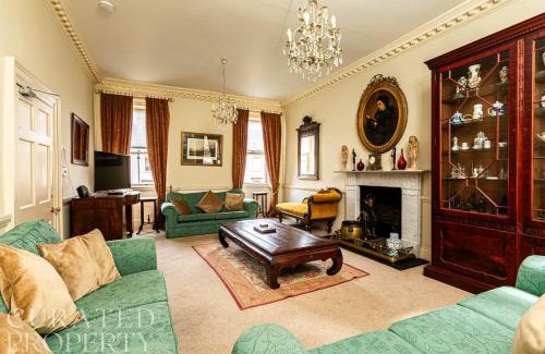 Bath Casa | The Admirals House - Central Bath & Free Parking