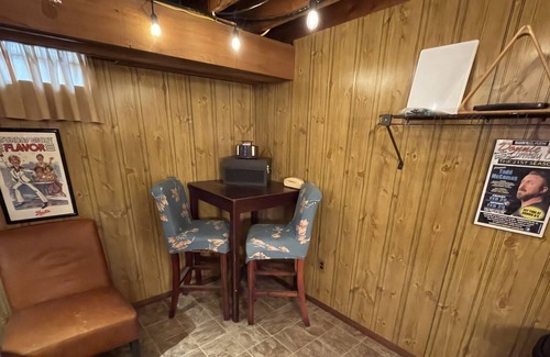 Davenport Casa | The Adventure Home AMAZING neighborhood center of the Quad Cities Dogs welcome!!