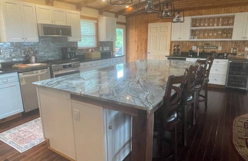 Del Rio Casa | The Aerie House + Bear's Den Cabin @ Bull Mountain