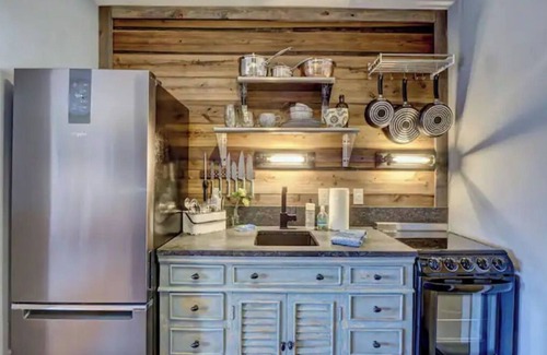 Wilmington Historic District Apartamento | The Aether - Luxe King -1 BLK 2 RVR- Free PKG