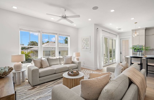 Clearwater Beach Casa | The Akoya Pearl - 2 Beach Homes Steps From CWB