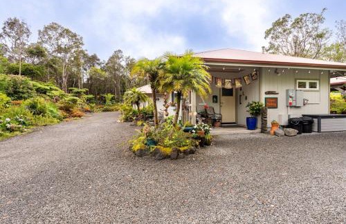 Volcano Casa | The Alala at Stained Glass Cottages