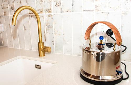 Carterton Casa | The Alchemist Retreat, Private Studio in Carterton