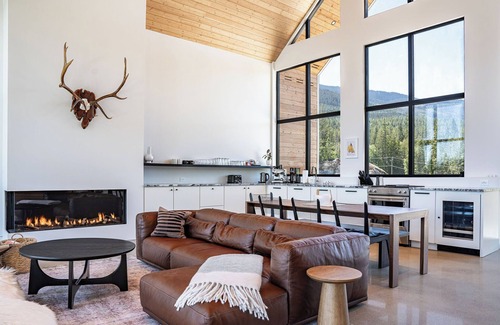 British Columbia Interior Chalet De Esquí | The Alder - Shelter Bay Estates Modern Chalet