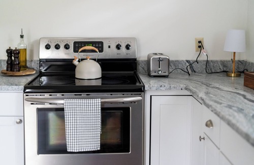 Staunton Casa | The All-American Cottage Seconds from Gypsy Hill Park! Kid and Pet friendly!