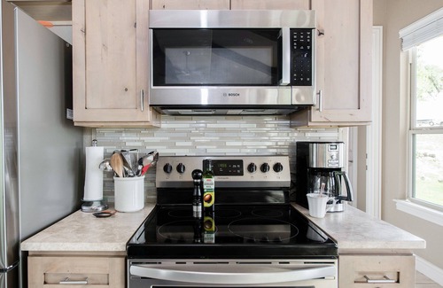 Spring Branch Casa | The All-Suite Century Oak House - Steps to Remi's Ridge & Hayes Hollow