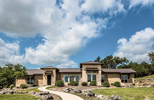 Spring Branch Casa | The All-Suite Century Oak House - Steps to Remi's Ridge & Hayes Hollow
