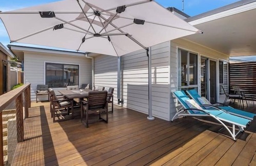 Kingborough Casa | 'The Alonnah' Beach House - Main House Only