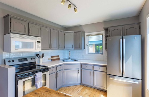 Silver Star Mountain Cabina | The Alpine I Hot Tub |Patio & BBQ I Ski-in Ski-Out