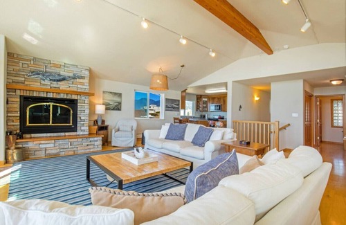 Shelter Cove Casa | The Amazing Blue Water Ocean House