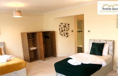 Bedford Casa | The Ampthill 3BR House By Homely Spaces Short Lets & Serviced Accommodation