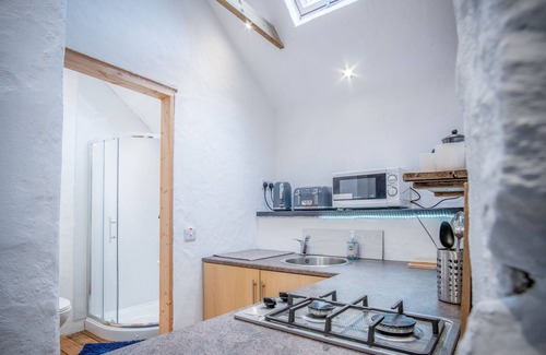 Castlemartin Cabaña | The Anchor Light - 1 Bed - Freshwest Beach Retreat