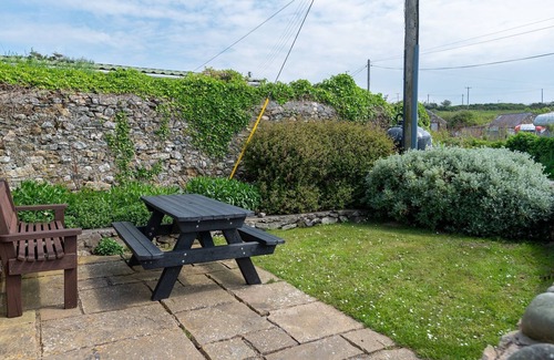 Llanddeusant Apartamento | The Anchorage is a spacious 4-bedroom holiday cottage in Church Bay
