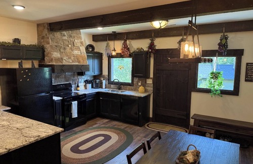 Kodak Cabina | Unique 3BD Themed Home! Hot Tub + Fire pit + GAMES