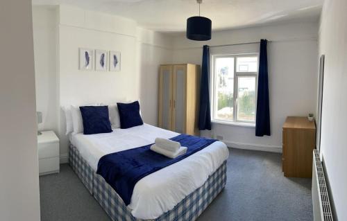Shirley Apartamento | The Anglesea - 8 Bedroom with Parking