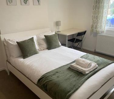 Shirley Apartamento | The Anglesea - 8 Bedroom with Parking