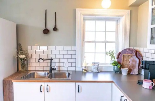Merrickville-Wolford Cabaña | The Annex- cozy cottage in Merrickville village