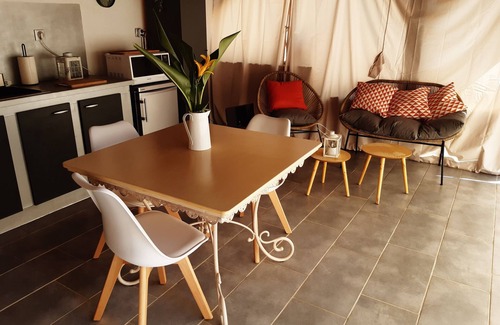 Sarlat-la-Caneda Apartamento | The annex, in the owner's home, is independent, quiet, restful and green.