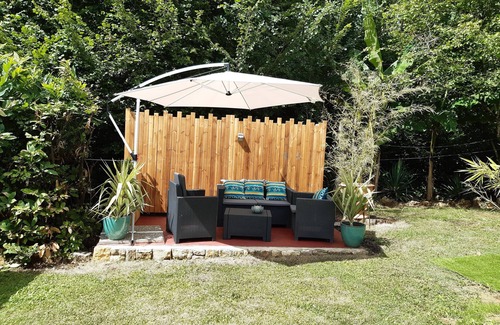 Sarlat-la-Caneda Apartamento | The annex, in the owner's home, is independent, quiet, restful and green.