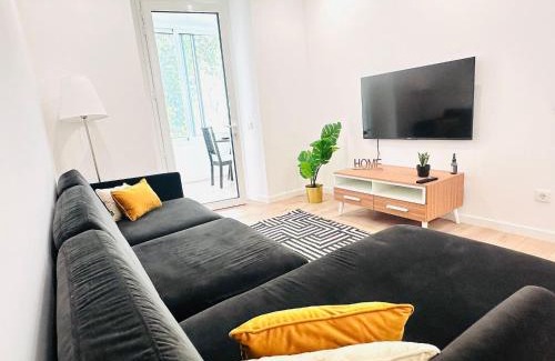 Sao Jorge de Arroios Apartamento | The Antonio Pedro House - NO 2D - Stunning Three-Bedroom Apartment