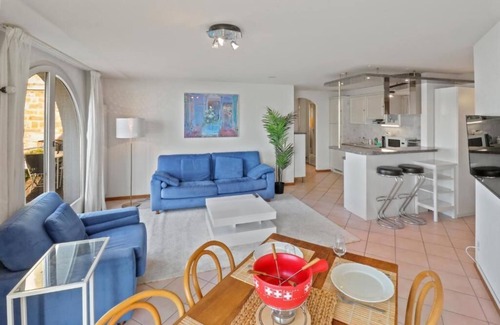 Saint-Gingolph Apartamento | The apartment is on the shores of Lake Geneva and close to the train station and the amenities of Sa
