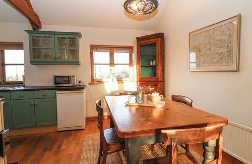 Spaxton Cabaña | THE APPLE HOUSE, pet friendly, with open fire in Nether Stowey