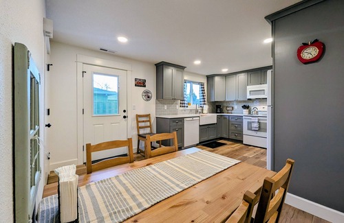 Carlton Casa | The Apple Tree Cottage ~ a fully remodeled 2 bed / 2 bath home