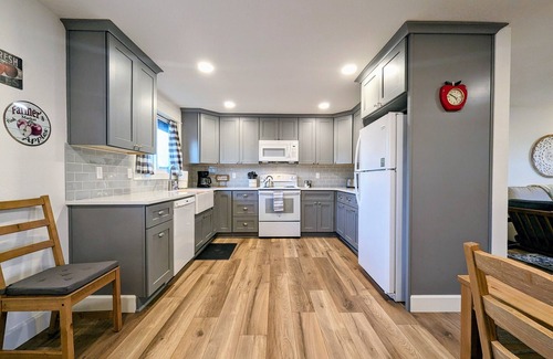 Carlton Casa | The Apple Tree Cottage ~ a fully remodeled 2 bed / 2 bath home