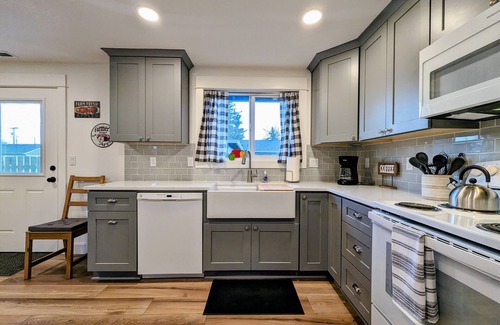 Carlton Casa | The Apple Tree Cottage ~ a fully remodeled 2 bed / 2 bath home