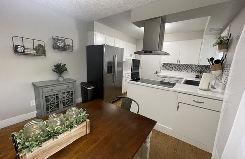 Bull Mountain Casa | The Applewood Suite - Walk to Hiking Trails!