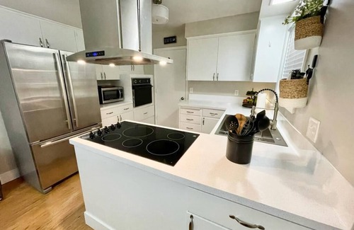 Bull Mountain Casa | The Applewood Suite - Walk to Hiking Trails!