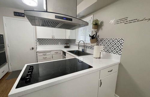 Bull Mountain Casa | The Applewood Suite - Walk to Hiking Trails!