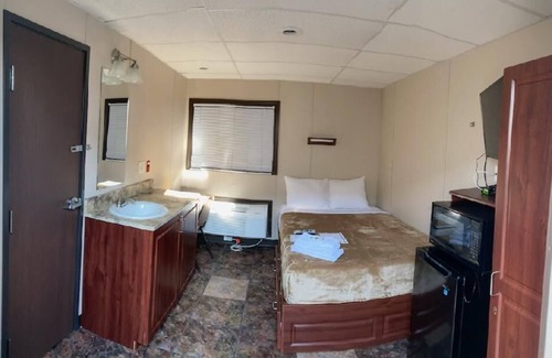 Karnes City Cabina | The Armadillo Hotel Karnes City