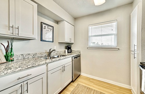 Old East Dallas Apartamento | The Art Deco & Arboretum Tickets Included